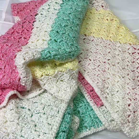 Hand Knit Silky Soft Throw Blanket 42x47 - Picture 10 of 13